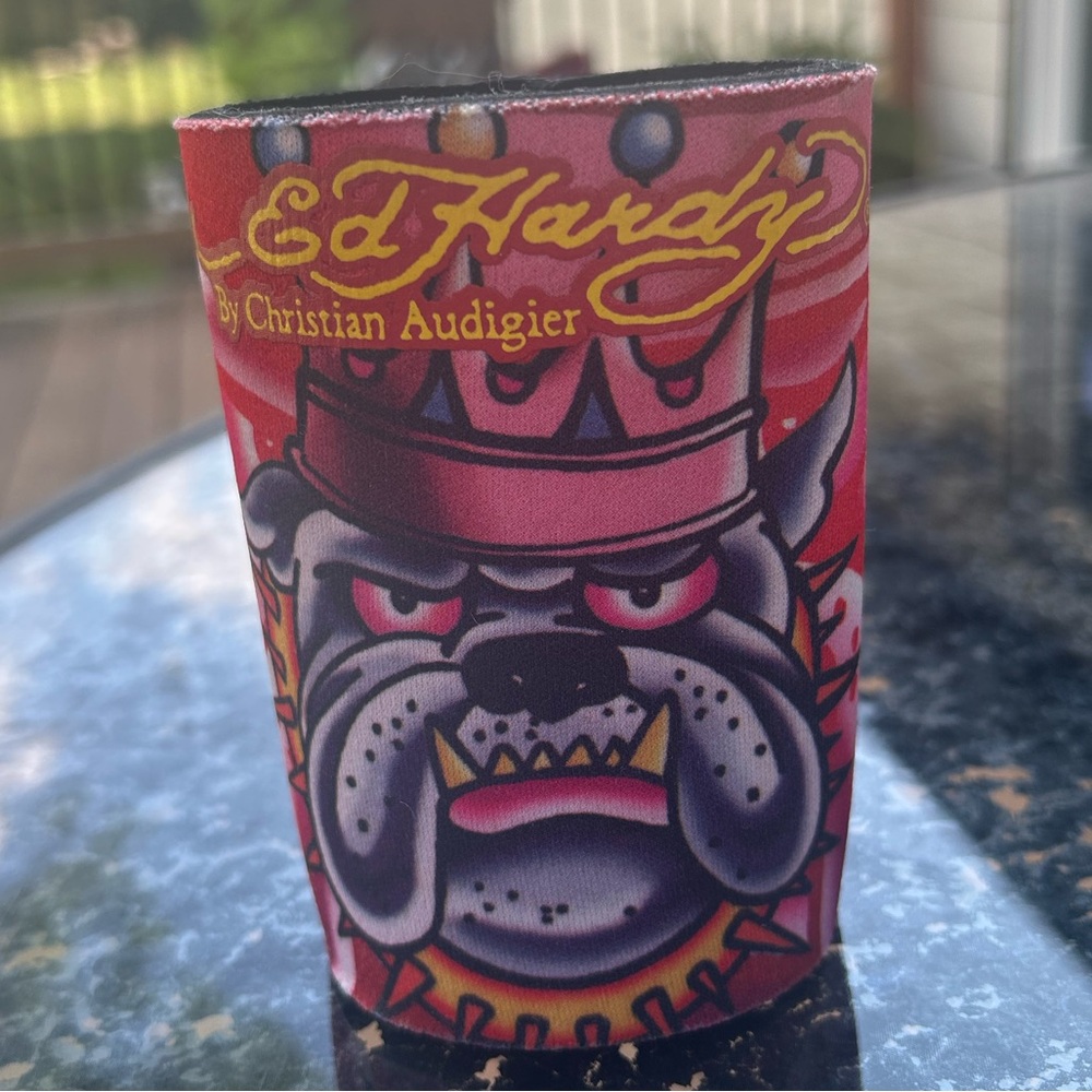 Ed Hardy by Christian Audigie Koozie Can Hugger Royal Bulldog Drink Accessory - Picture 2 of 8